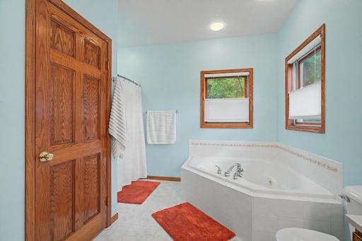 33_W7885CountryAve_MasterBathroom2_mls.jpg