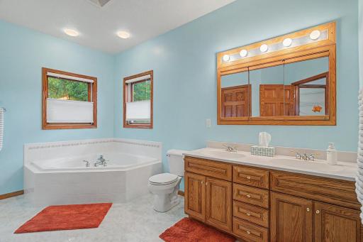32_W7885CountryAve_MasterBathroom1_mls.jpg