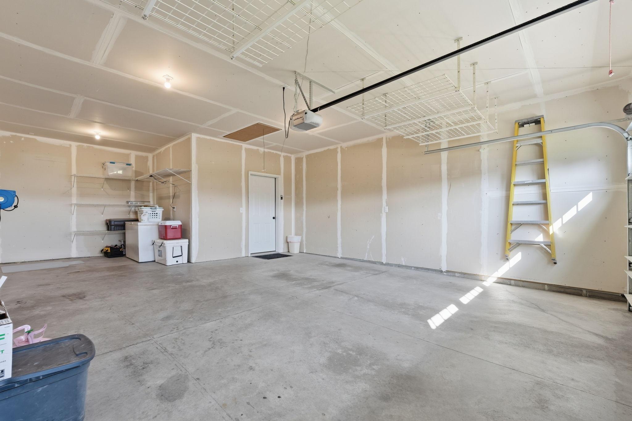 Oversized 2 car garage