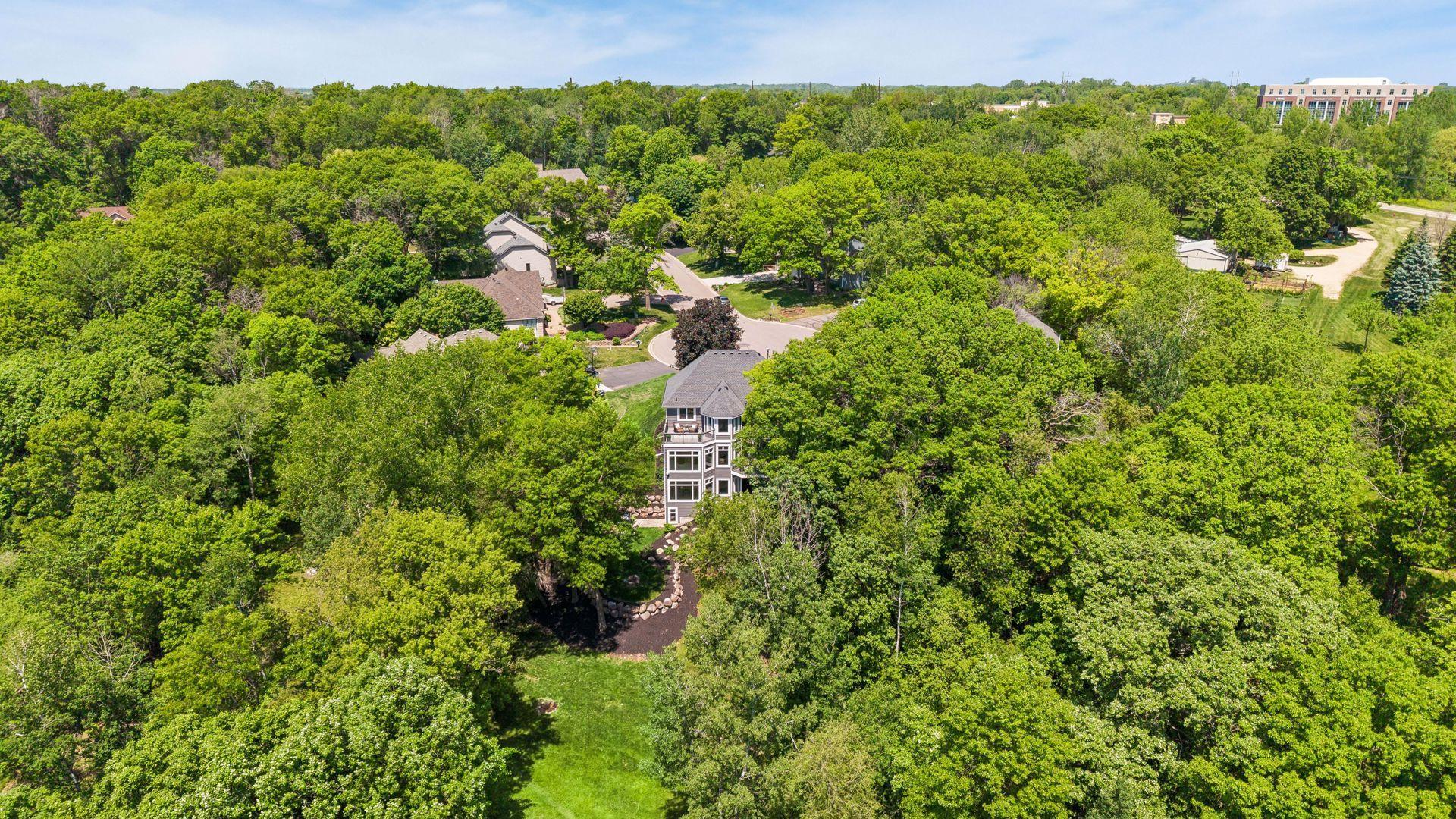 Let's check the boxes: mature neighborhood - cul-de-sac - lakefront - over an acre - close to everything - Yes, this one really does have it all.