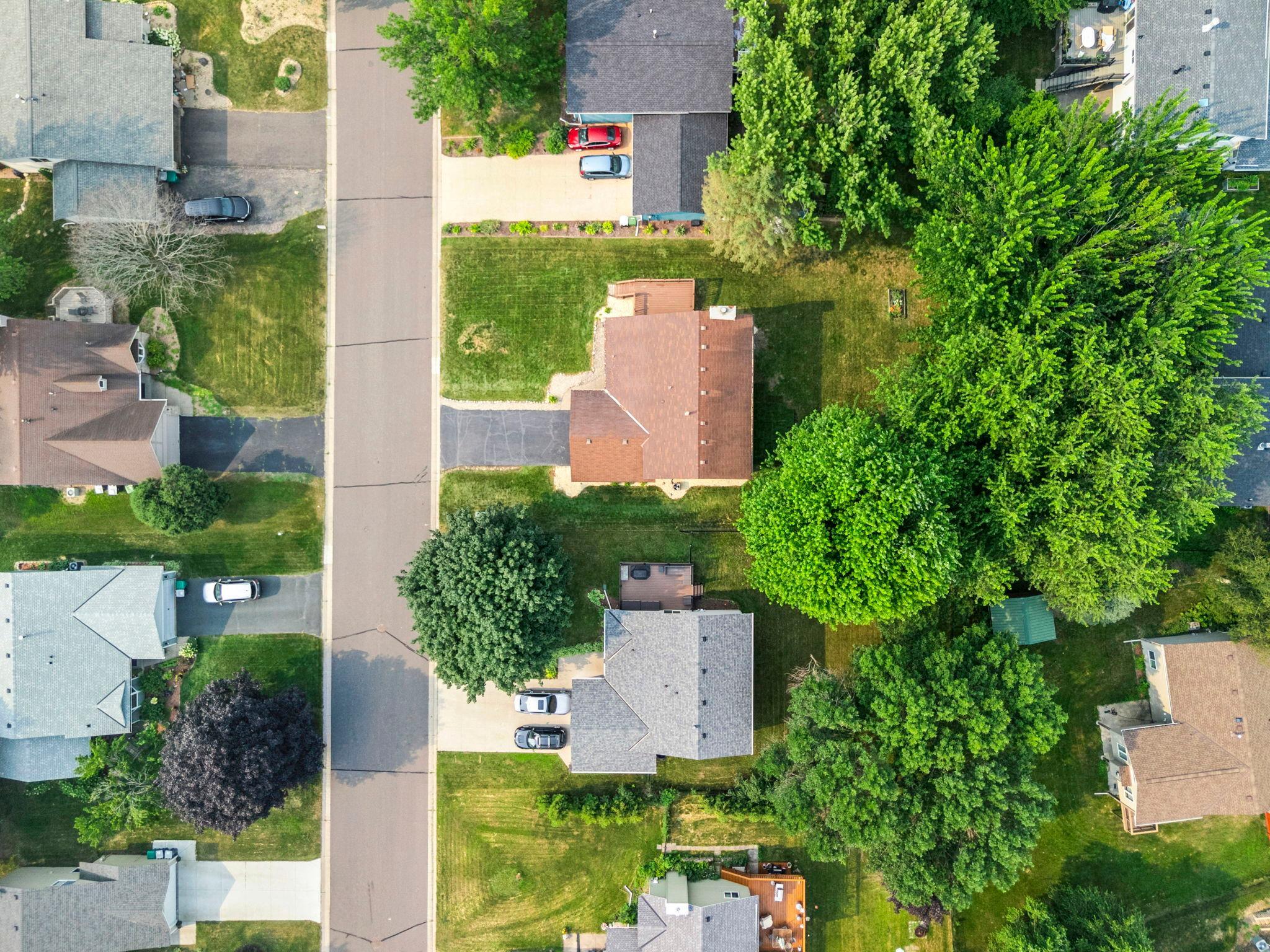 Enjoy easy access to Turtle Lake Beach, the Shoreview Community Center, and a variety of shopping and dining options. Parks and walking trails, including Bucher and Ponds Park, are conveniently located within walking distance.