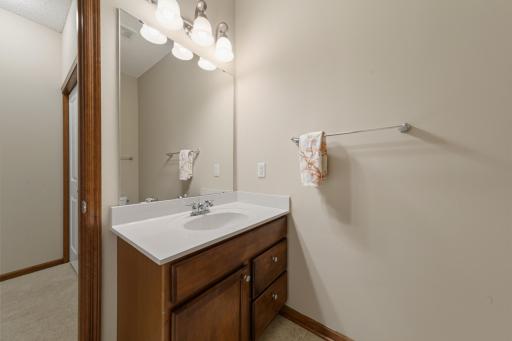 25_21 bathroom.jpg