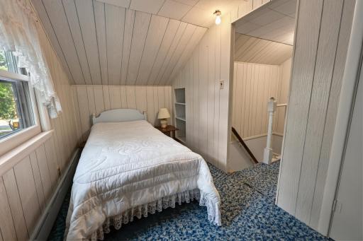 Please note there are no doors on Beds 2 & 3 however there is a door at the bottom of the stairway.