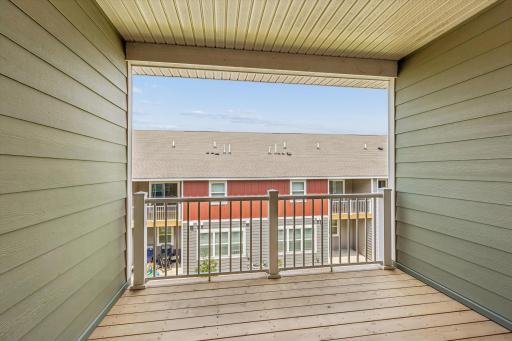 Covered Deck, you can enjoy sitting outside even if it's raining!