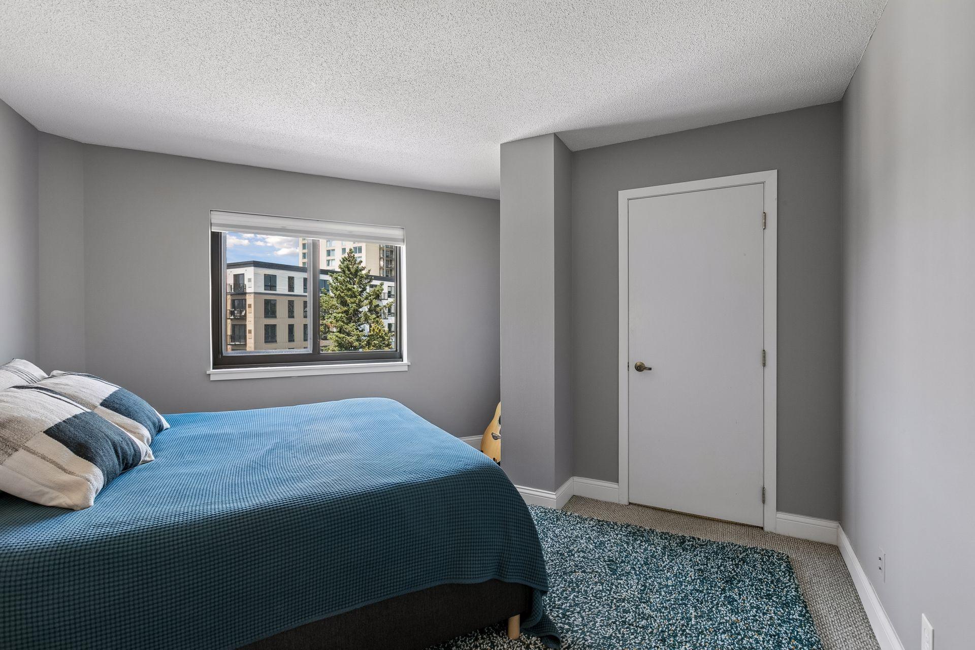 California King bed size - walk-in closet behind the door