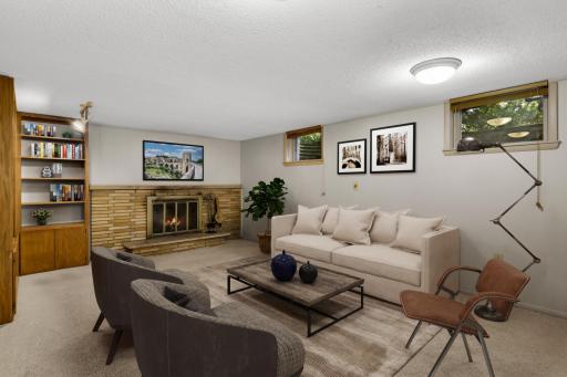10 Family Room Image-21 fl.jpg