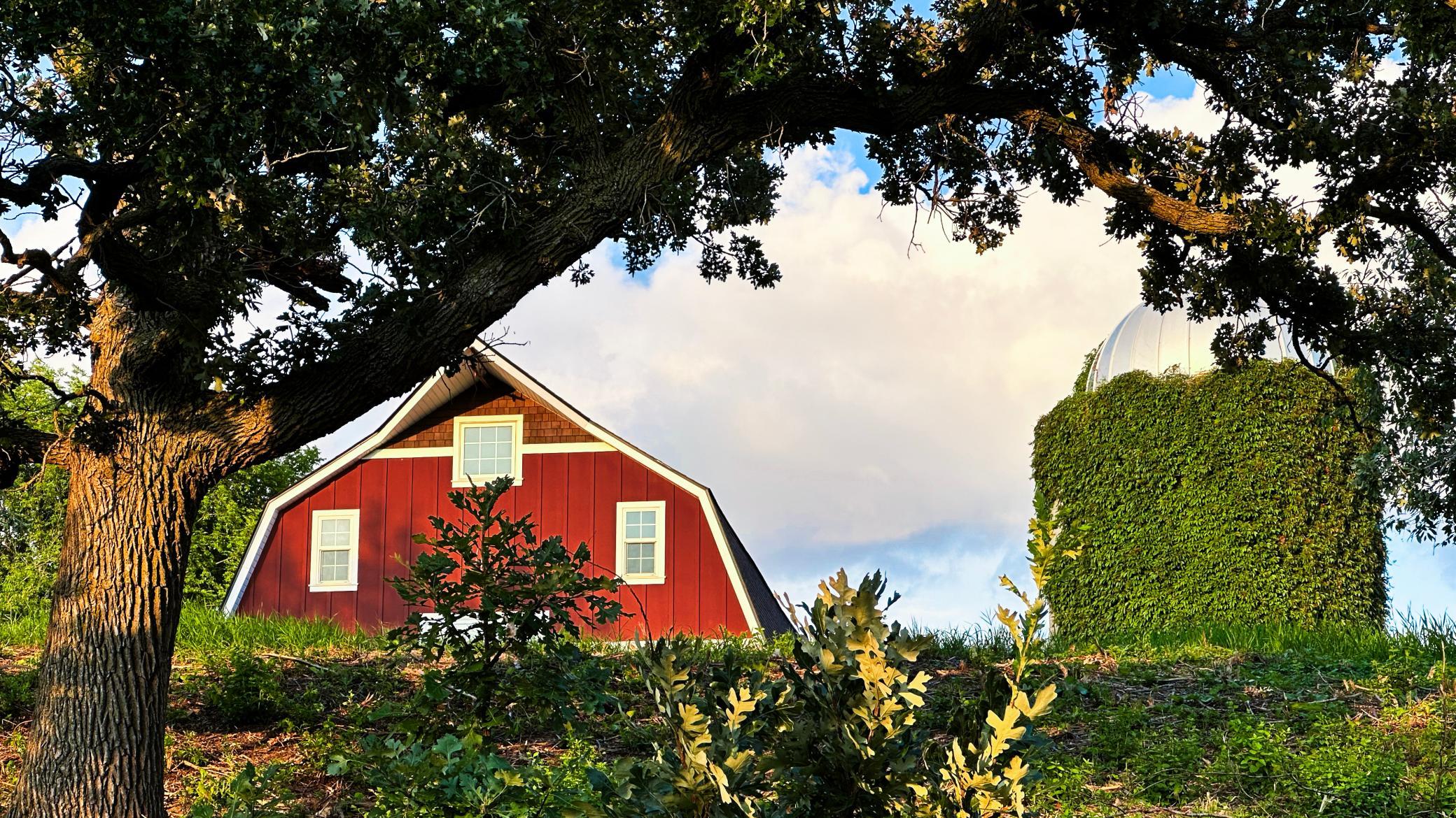 The Barn from the driveway approaching.jpg