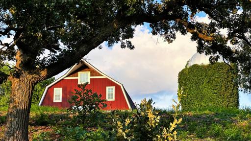 The Barn from the driveway approaching.jpg