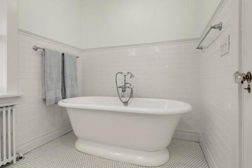 904 Osceola Avenue, Saint Paul, MN 55105