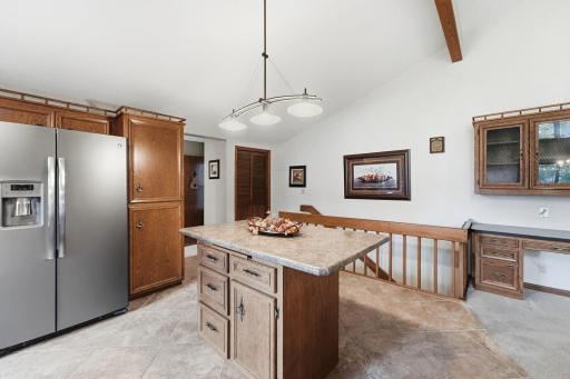 Large center island to help prepare all your meals.