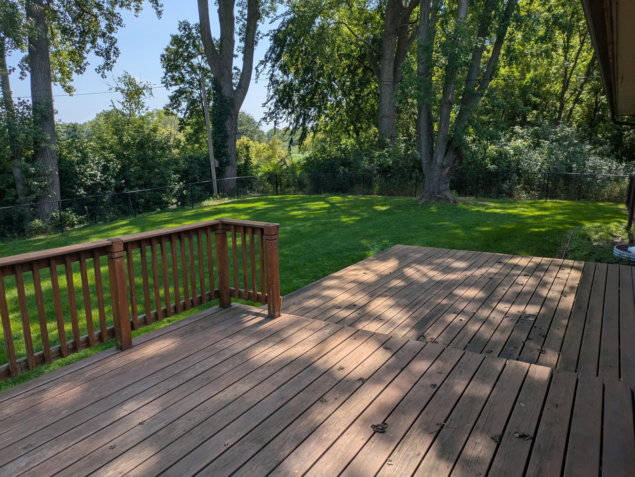 2 tier deck and fenced in yard