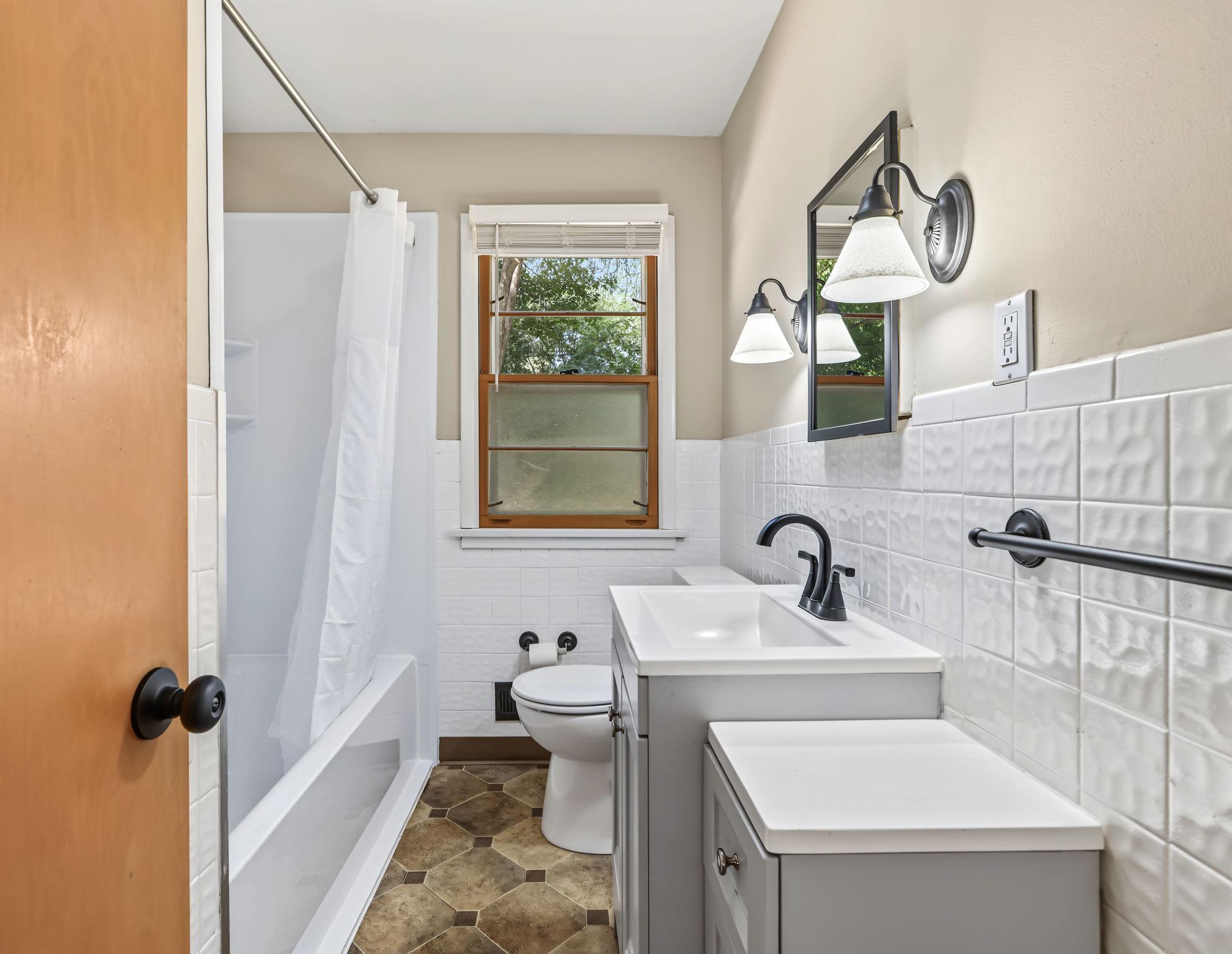 Newly remodeled full bathroom