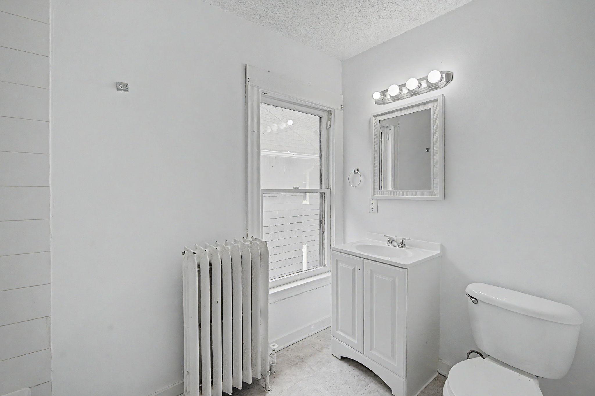 2nd floor full bathroom