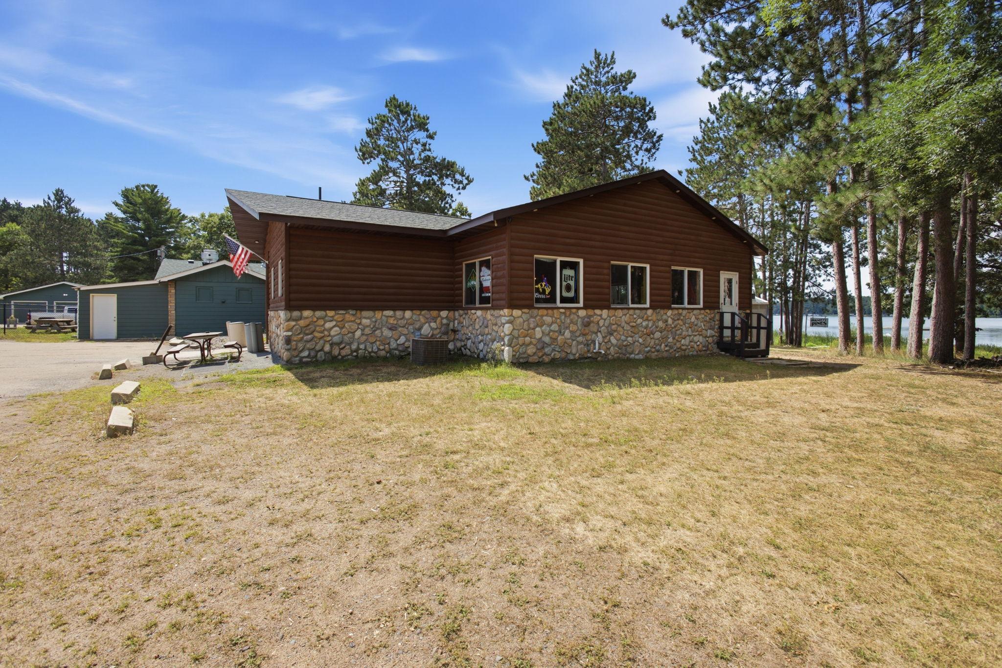 23-web-or-mls-24787-clam-lake-dr.jpg