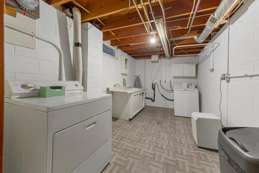 36 laundry_lower.jpg
