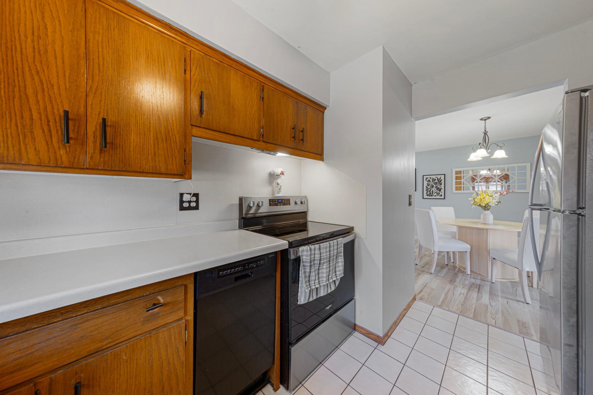 21 kitchen.jpg