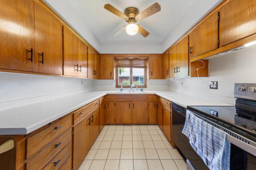 17 kitchen.jpg