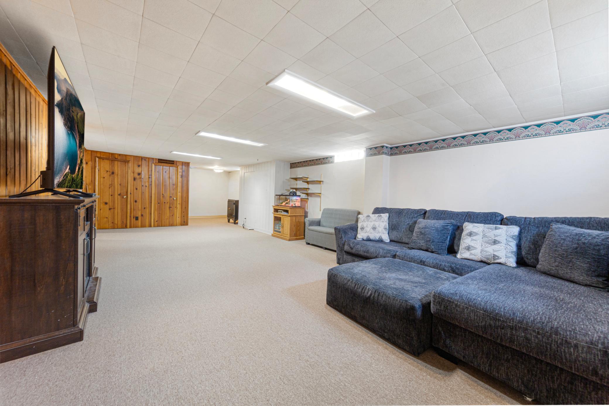 32 family room_lower.jpg