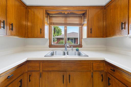 20 kitchen.jpg
