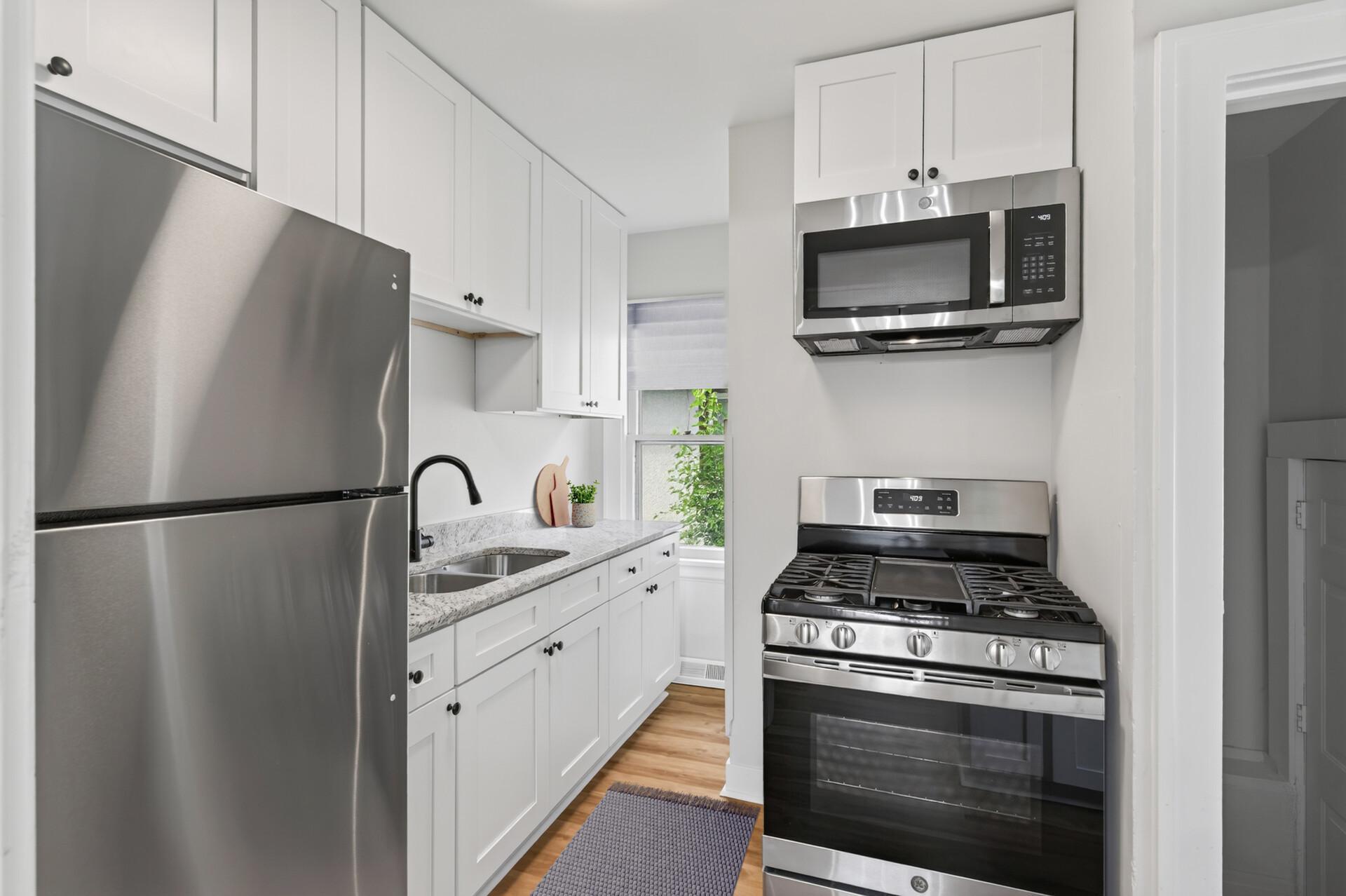 19_3346_Knox_Ave_N_3346_Knox17_220826_12_03_mls.jpg