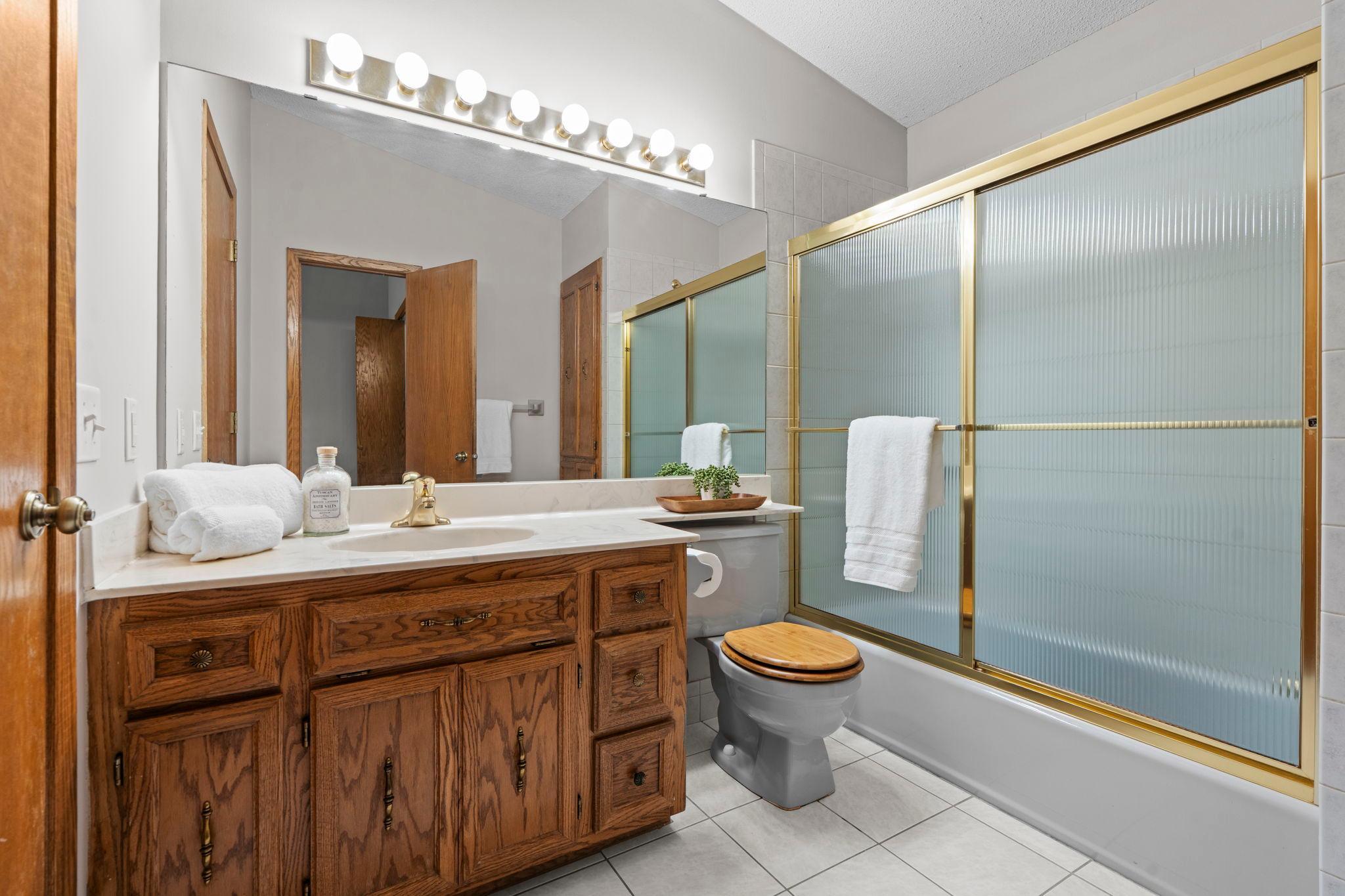 Upper level full bathroom