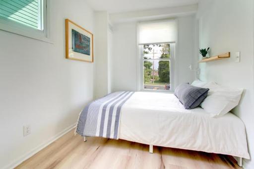 104 Linden St S Main Level Bedroom 1.jpg