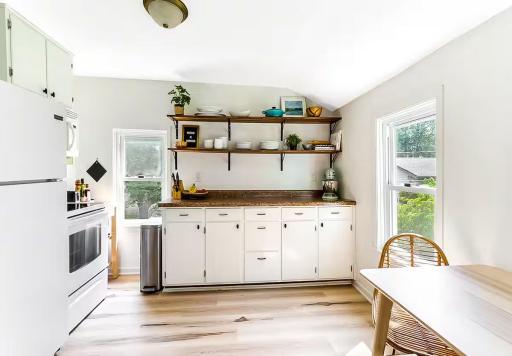 104 Linden St S Kitchen.jpg