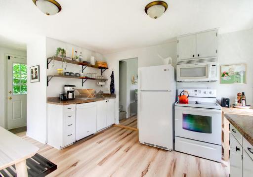 104 Linden St S Kitchen.jpg