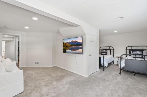 14-web-or-mls-A7401068_with_tv.jpg