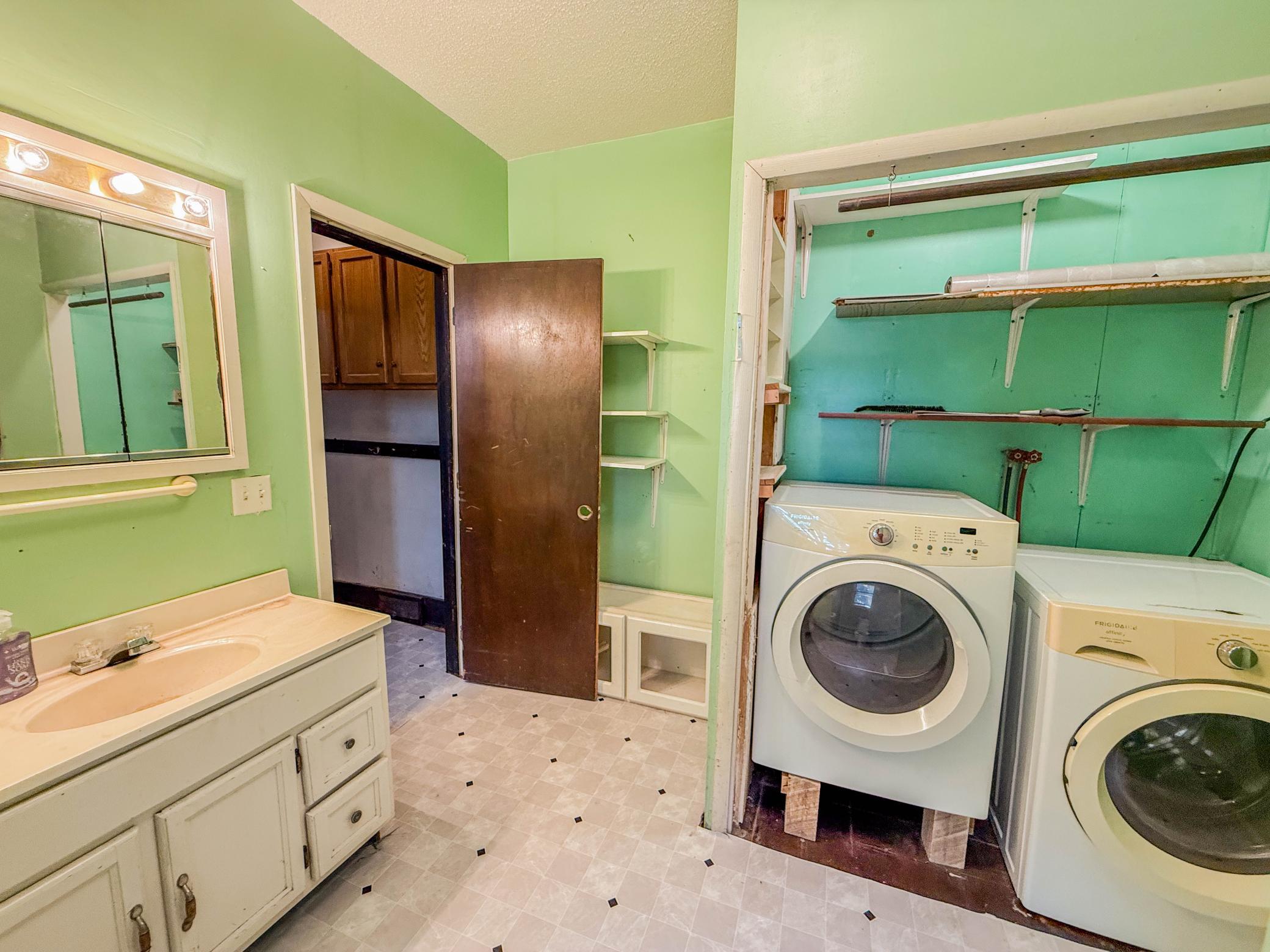 Full Bath & Laundry - Main Floor