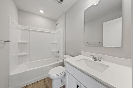 The Rushmore offers a full bath on both upper and lower levels. Photos of similar home. Colors and options may vary. Ask Sales Agent for details.