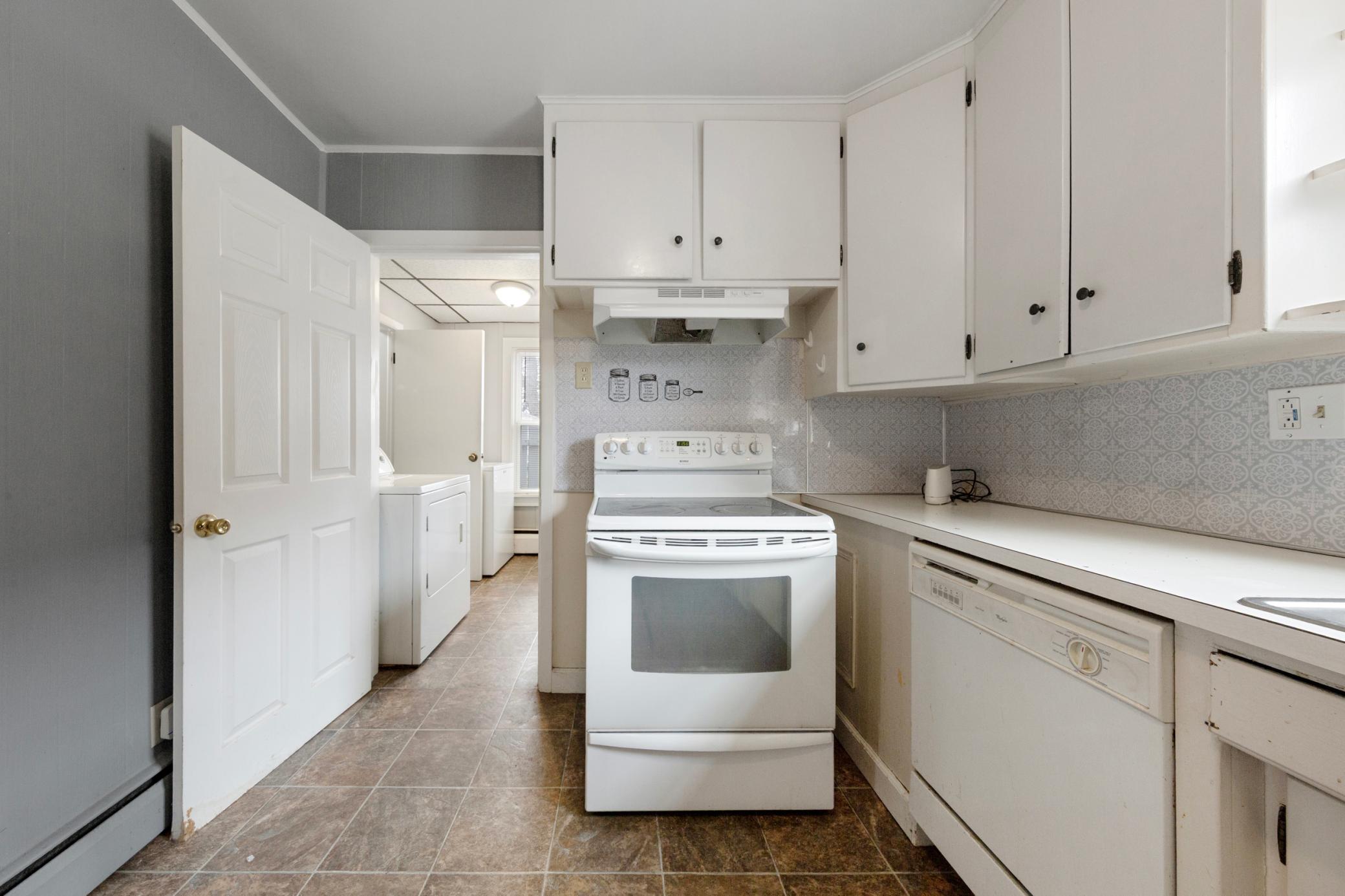 23_20 kitchen.jpg