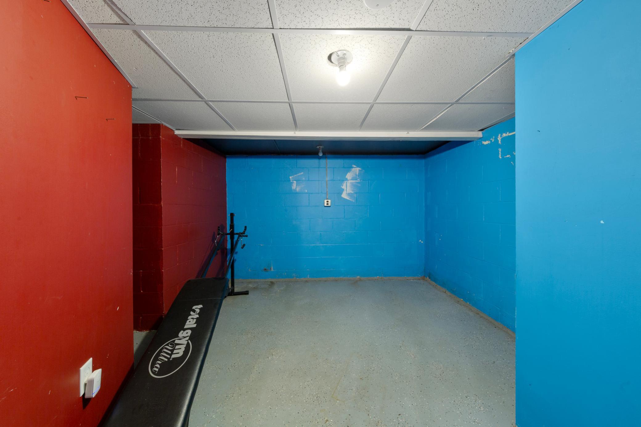 39_33 storage room_lower.jpg