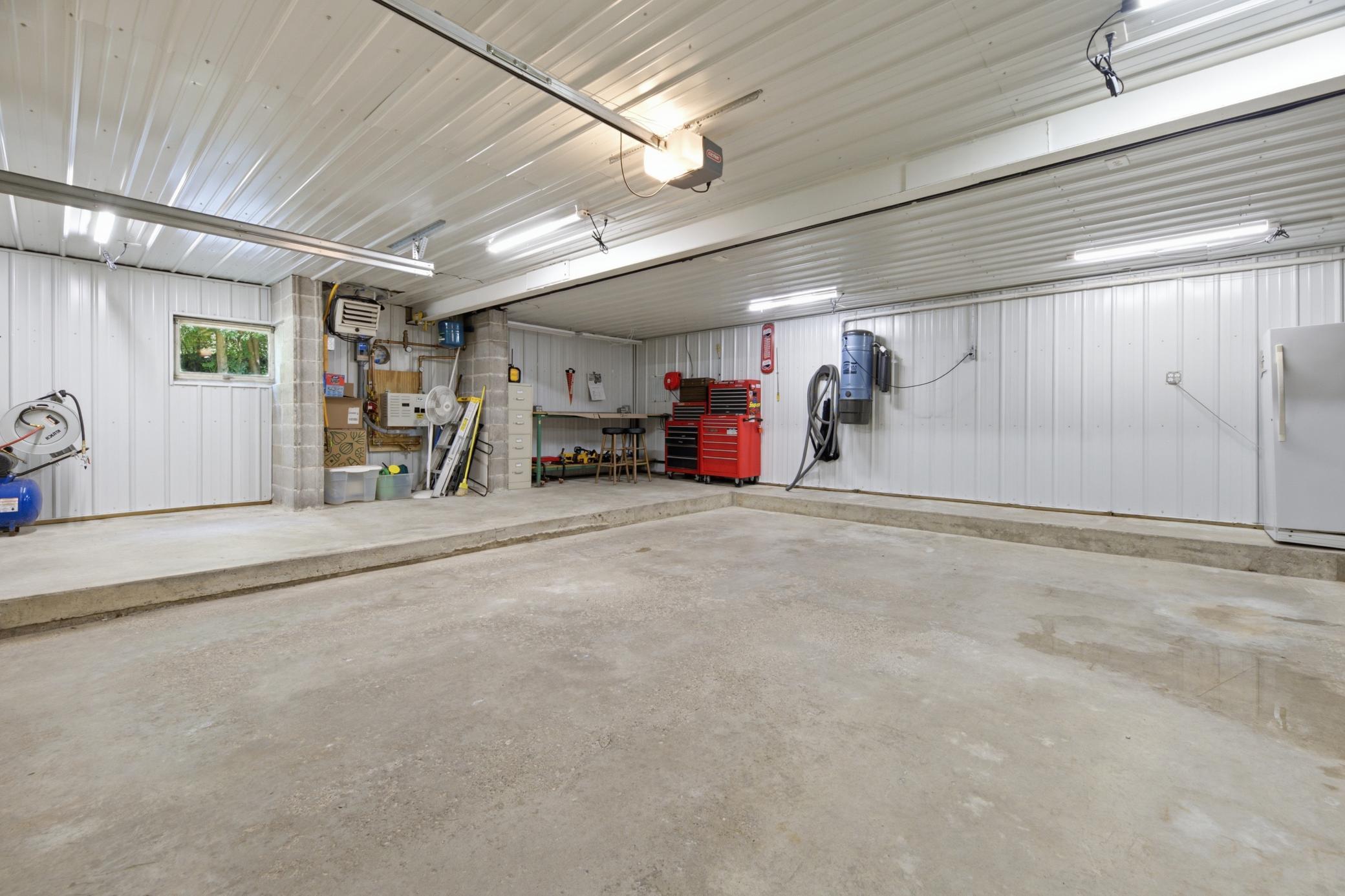 27 garage.jpg
