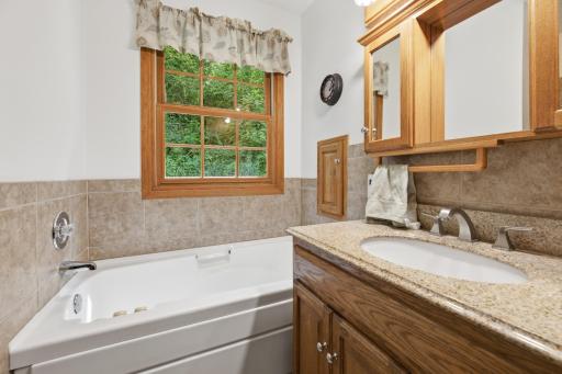 16 bathroom.jpg