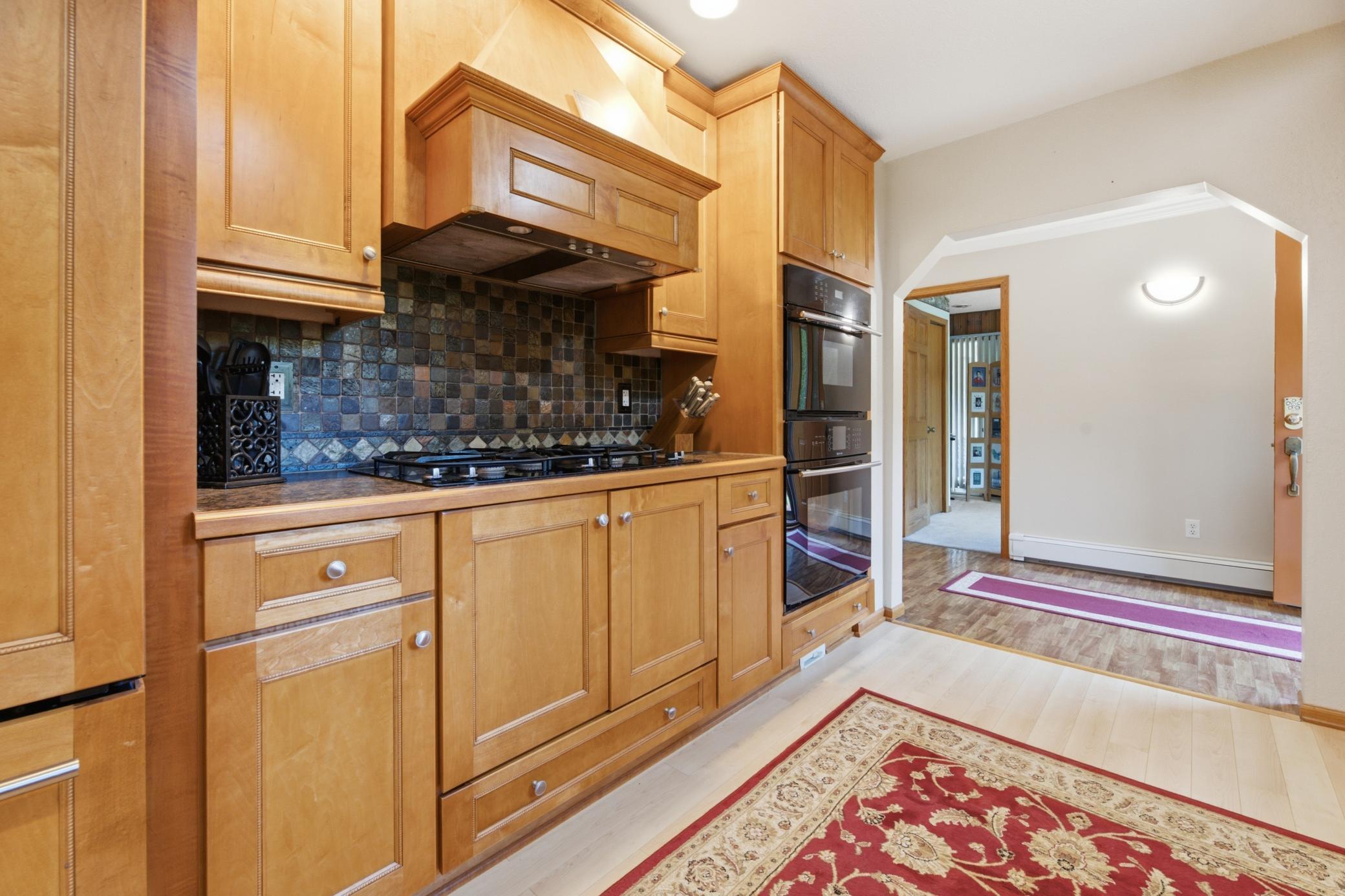 06 kitchen.jpg
