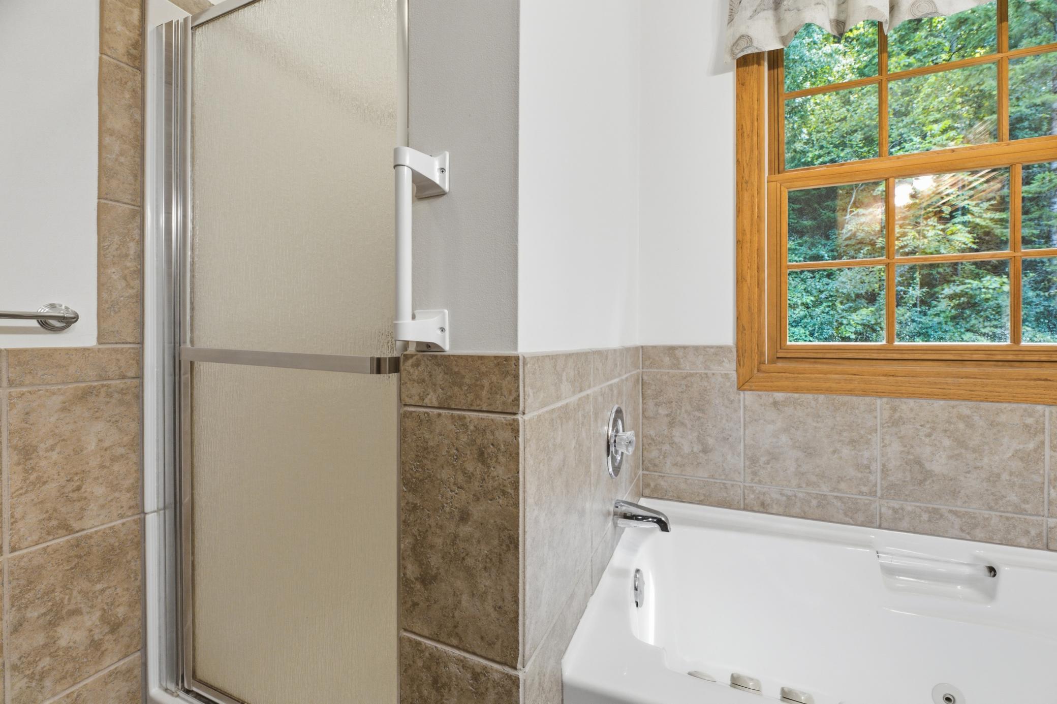 17 bathroom.jpg