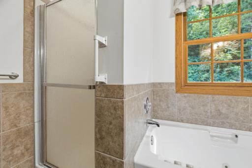 17 bathroom.jpg