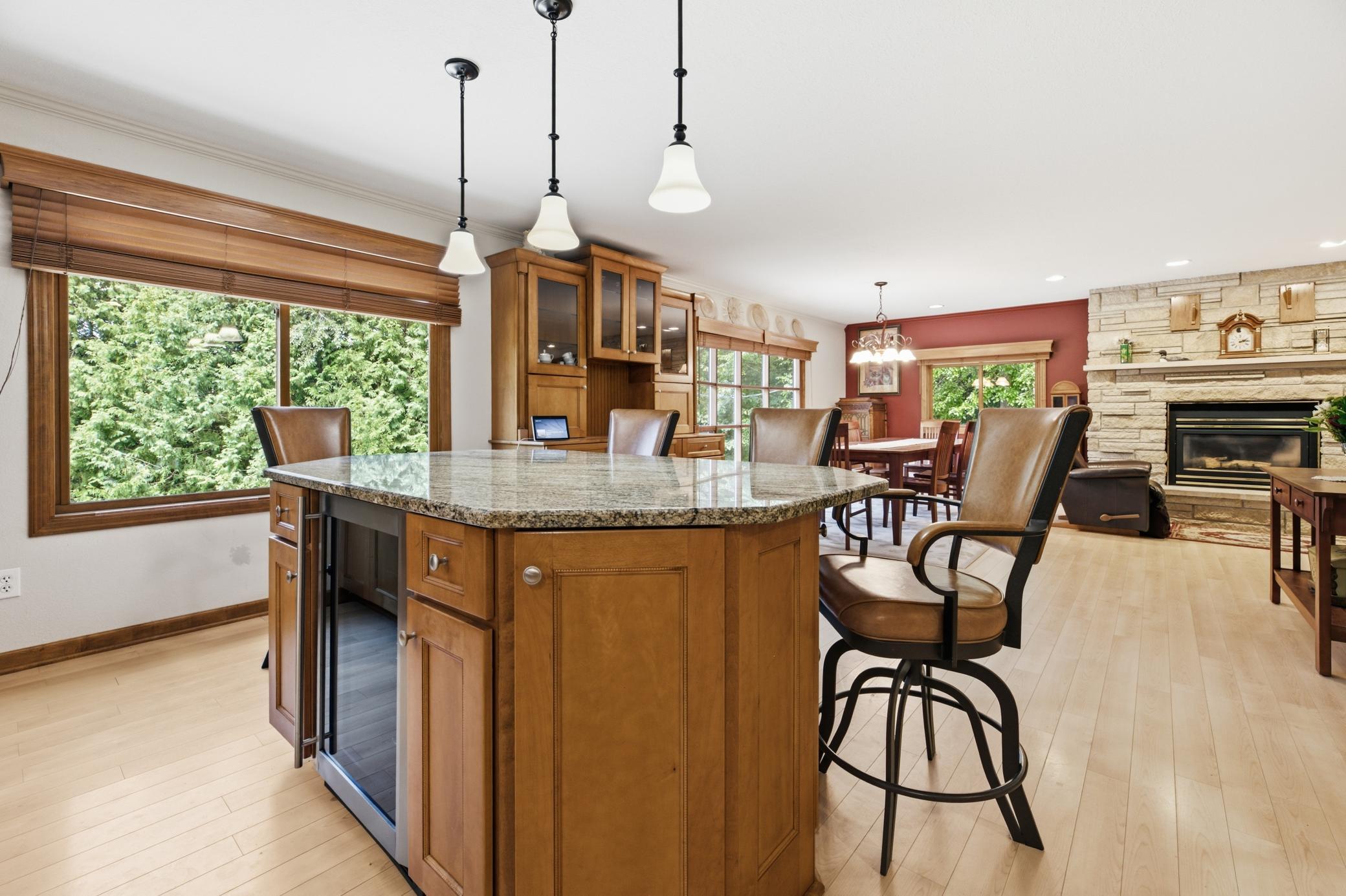 08 kitchen.jpg