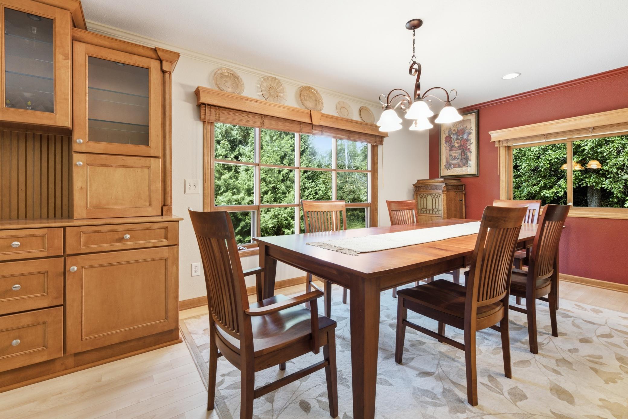 10 dining room.jpg
