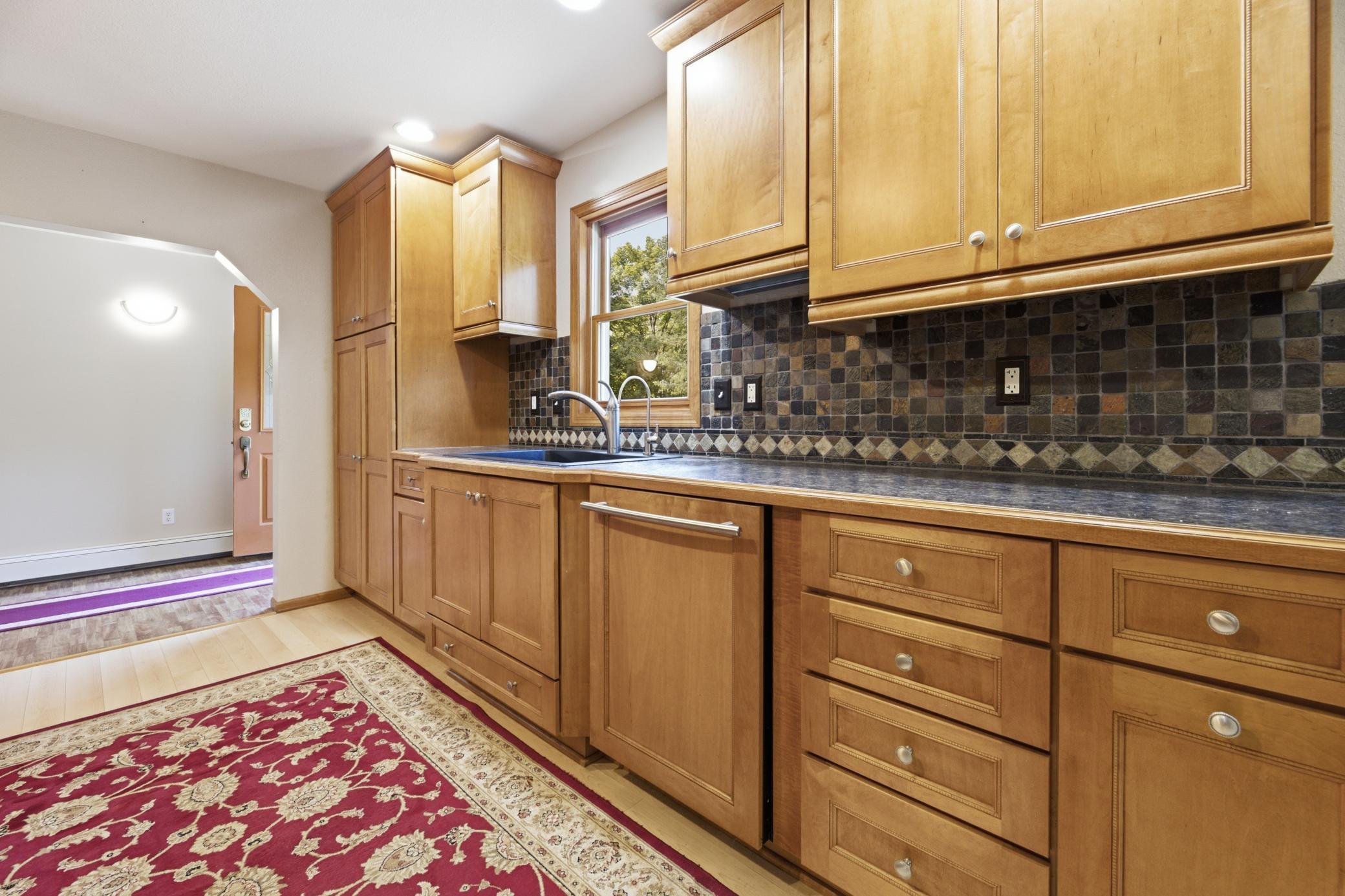 07 kitchen.jpg