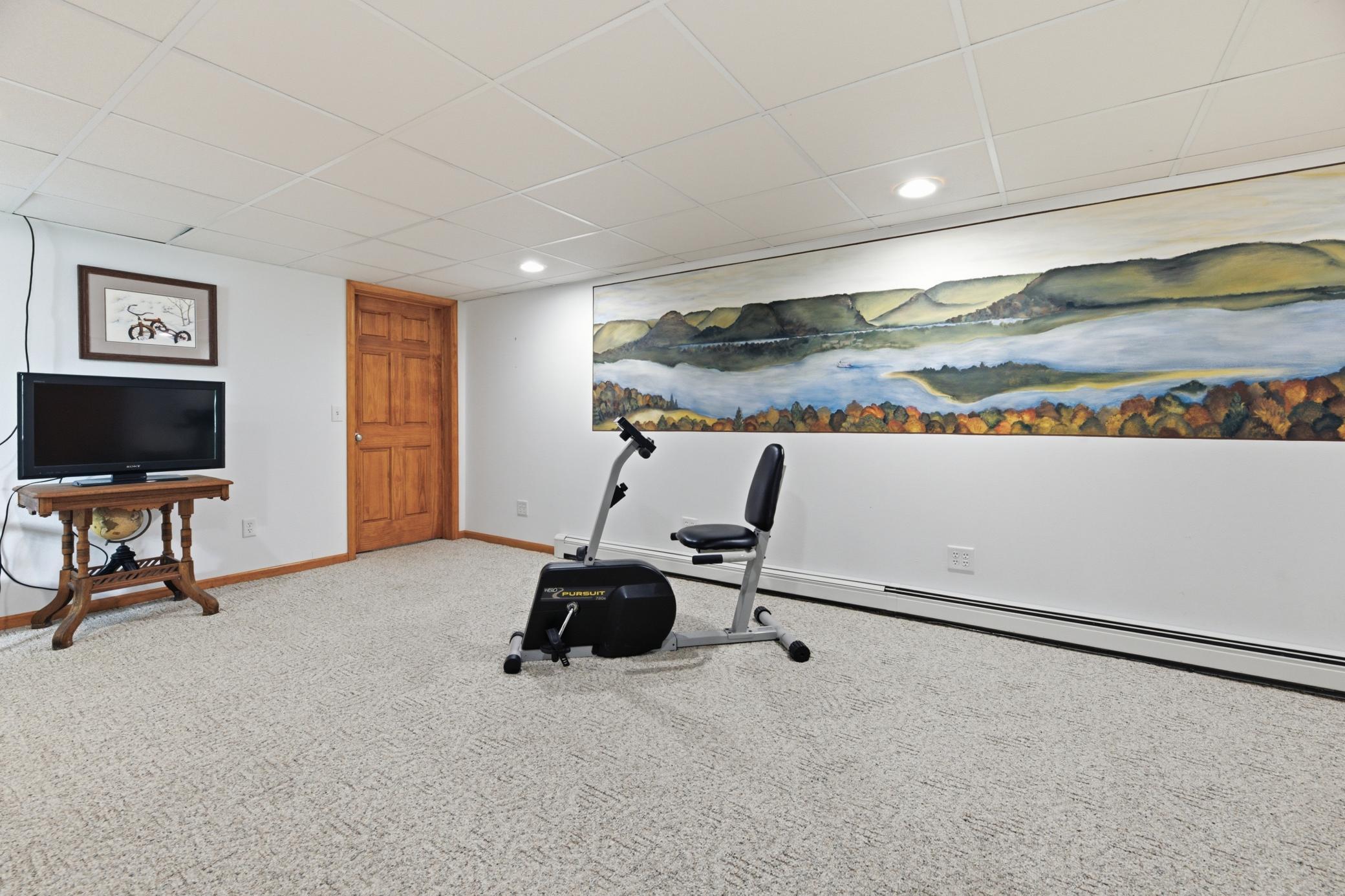 20 family room.jpg