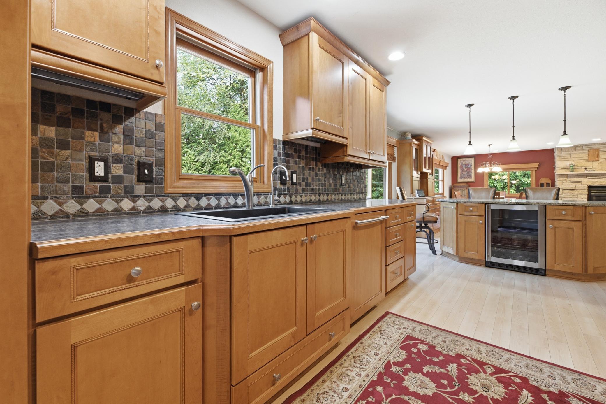 05 kitchen.jpg