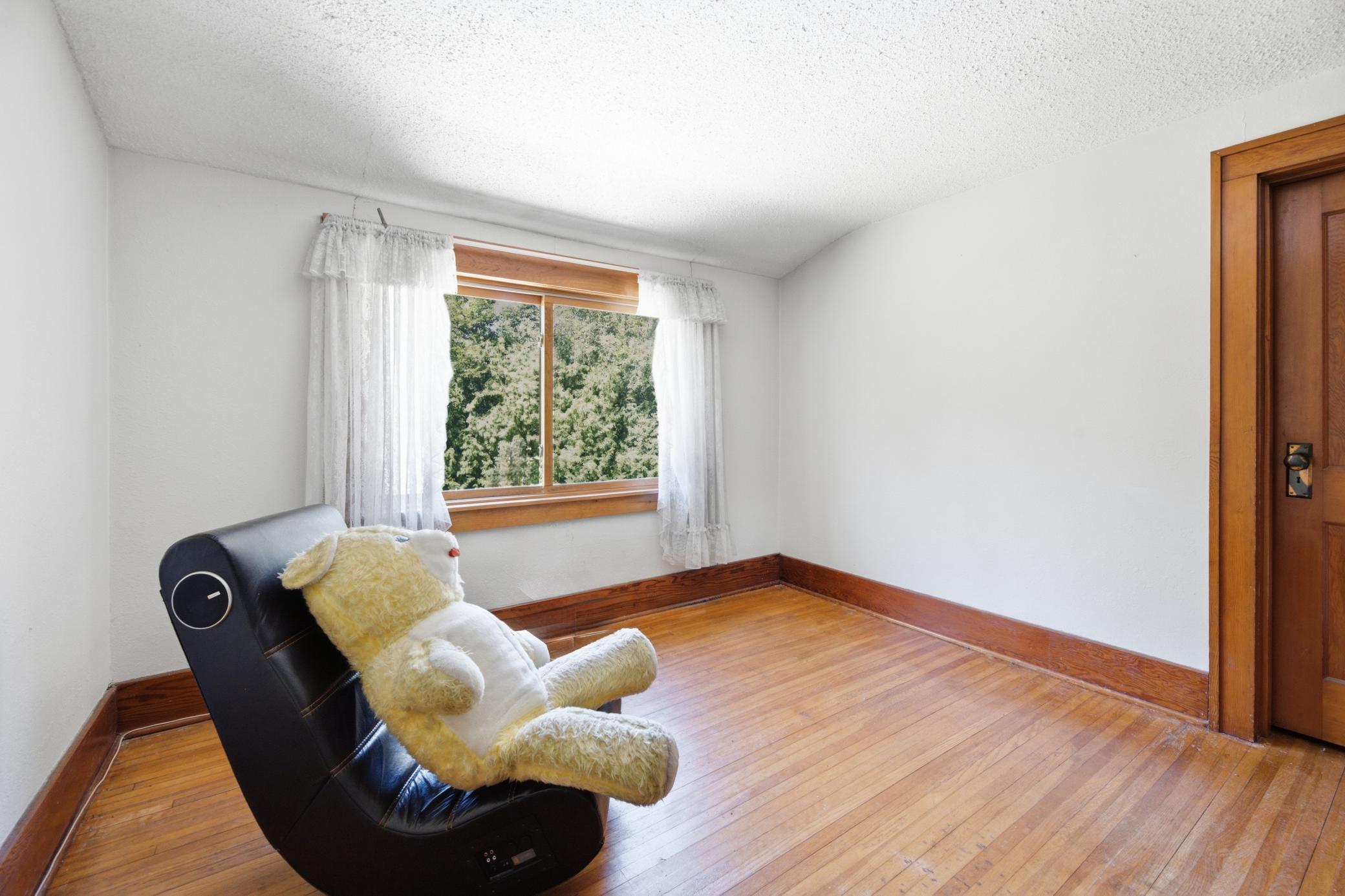 23 bedroom.jpg