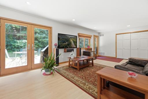 13 living room.jpg