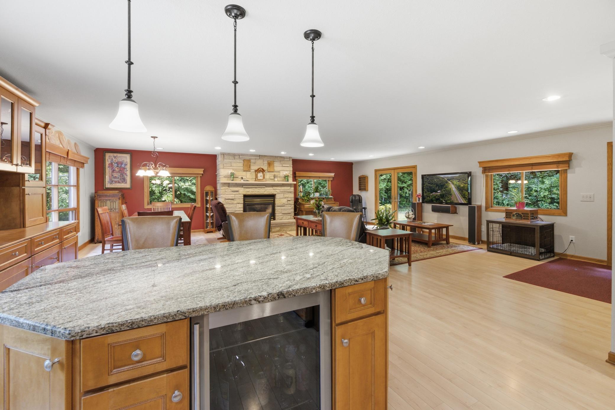09 kitchen.jpg