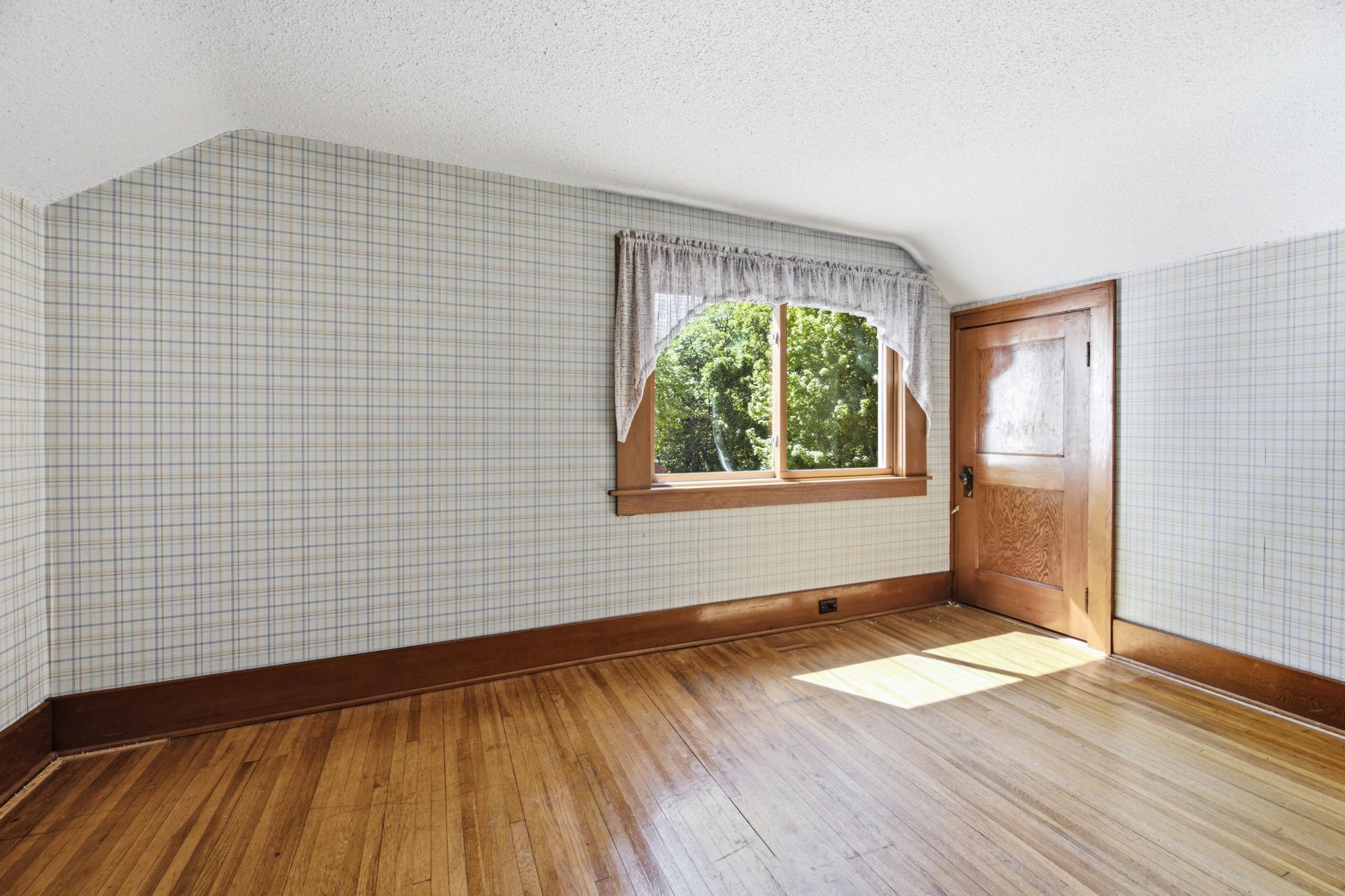 22 bedroom.jpg