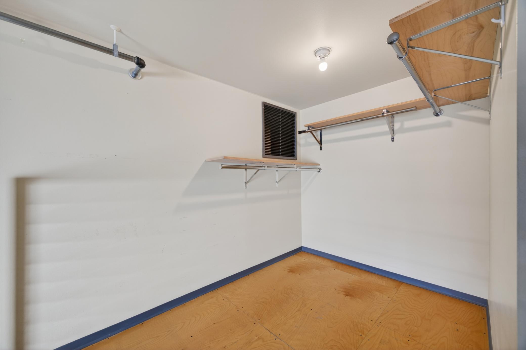 Walk in closet