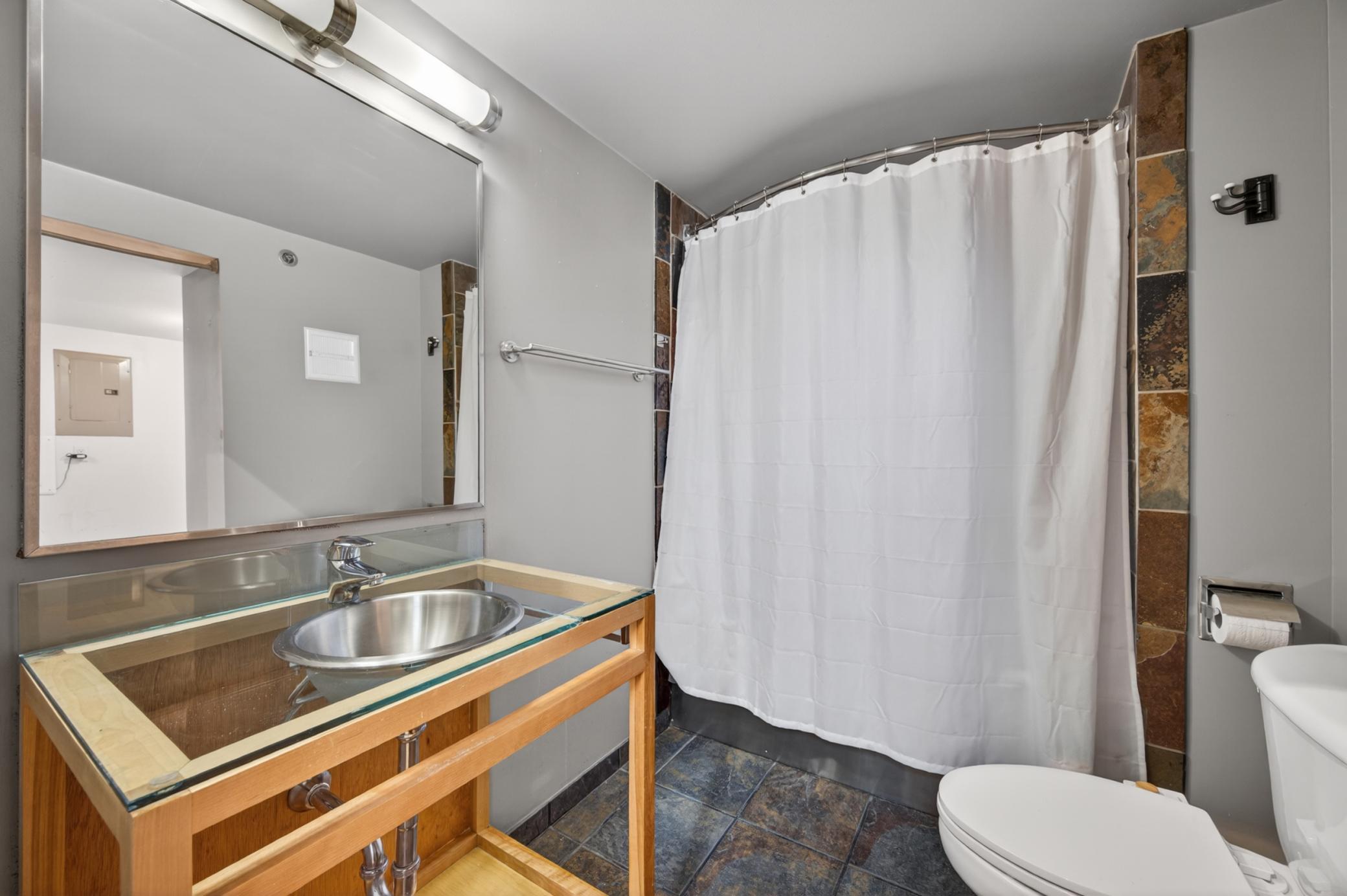 Main floor full bath