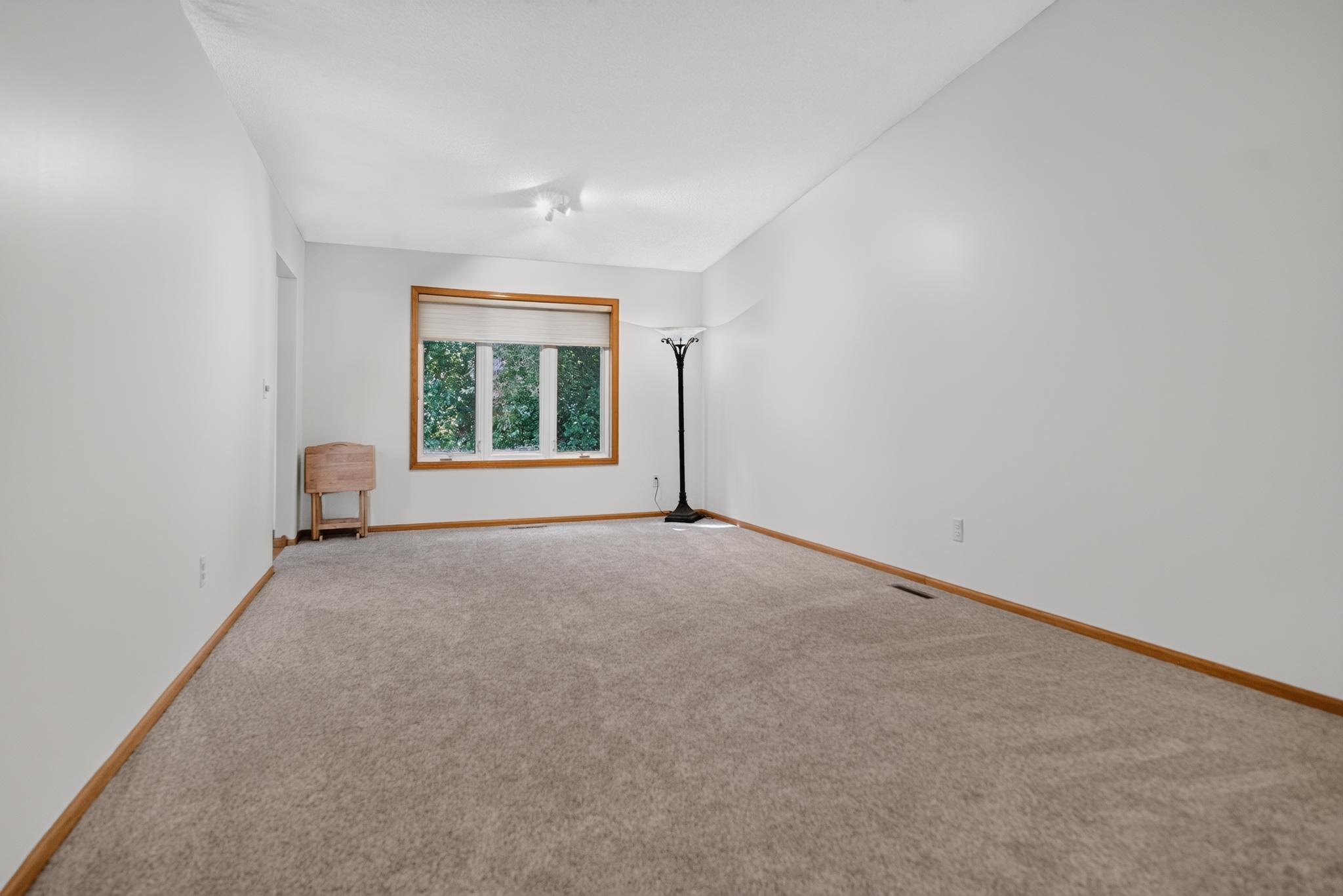 19_758_Garceau_Ln-Dining_room-7281.jpg